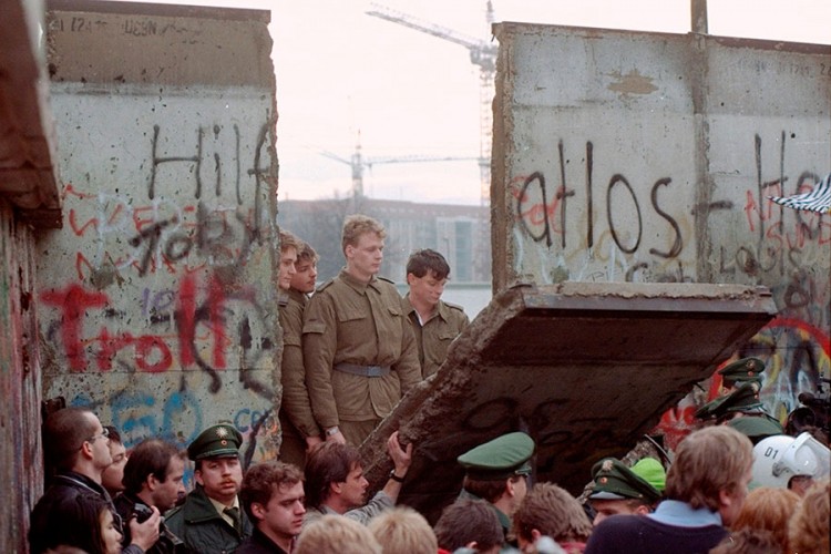 Tri decenije od pada Berlinskog zida: Dan kad je srušena "Gvozdena zavjesa"