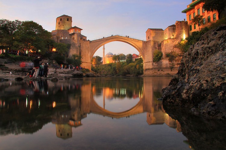 U Mostaru obilježena godišnjica rušenja Staroga mosta