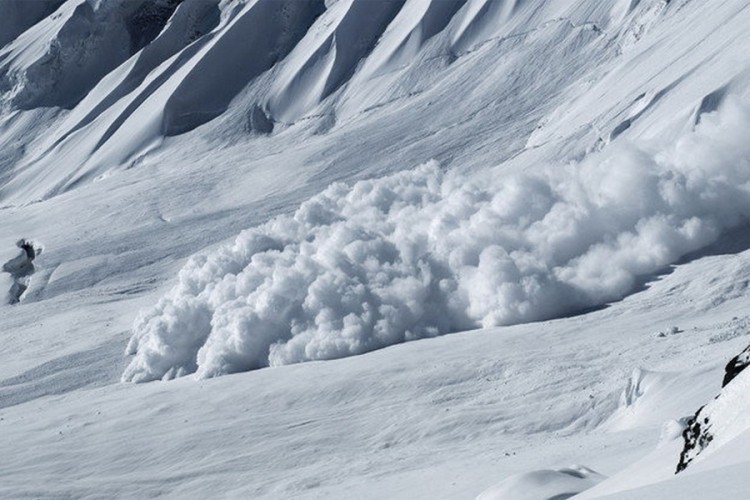 Dva skijaša poginula u lavini