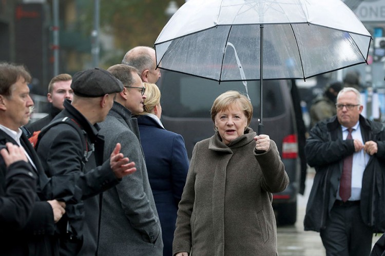 Merkelova pozvala Evropu da razvija nova oružja