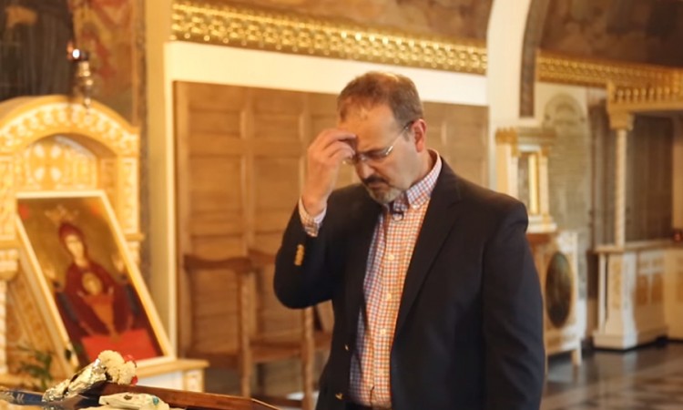 Ambasador SAD prošetao Beogradom: U crkvi Ružici se krstio sa tri prsta