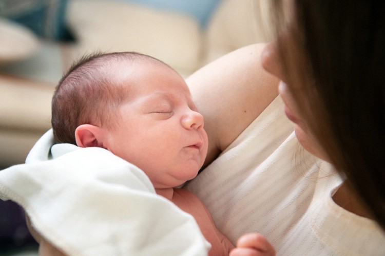 Zašto bebe dugotrajno štucaju