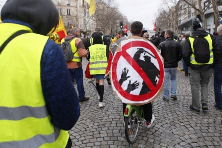 Policija u Parizu upotrijebila suzavac, 24 osobe uhapšene