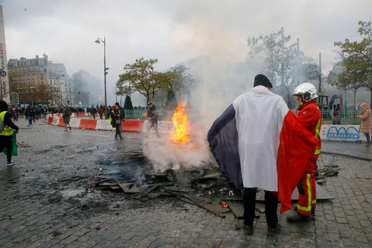Haos u Parizu: Zapaljeni automobili, sukobi i hapšenja