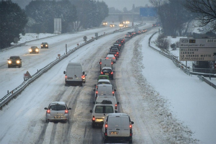 Snježna oluja u Francuskoj, bez struje 145.000 ljudi