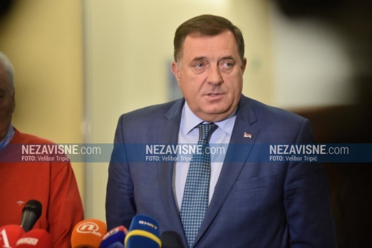 Dodik: Neprihvatljiv ostanak migranata u BiH