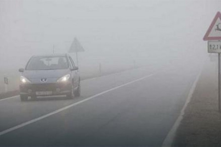 Gusta magla usporava saobraćaj