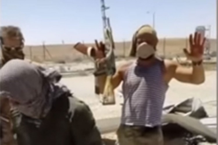 Ruski plaćenici odsjekli glavu Sirijcu, zapalili ga i sve snimali