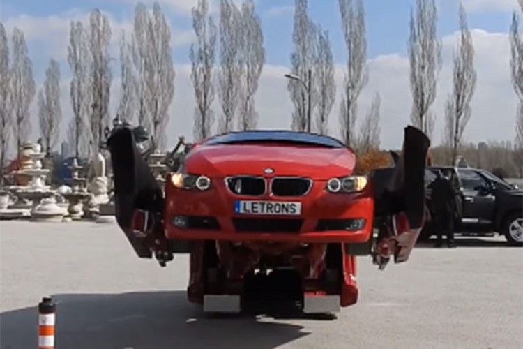 Od BMW-a napravili Trasformersa