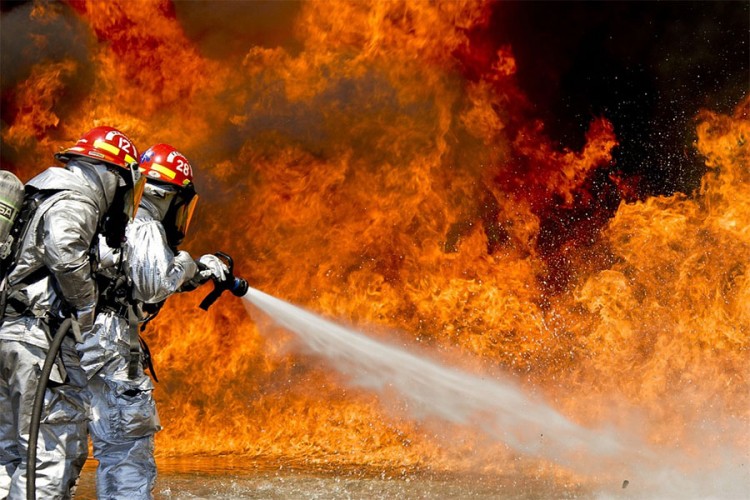 U FBiH neradni dan, vatrogasci iz Teslića gasili požar u Tešnju