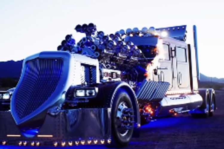 Od kamiona napravio "monstruma": Dva V12 motora i 4.000 KS