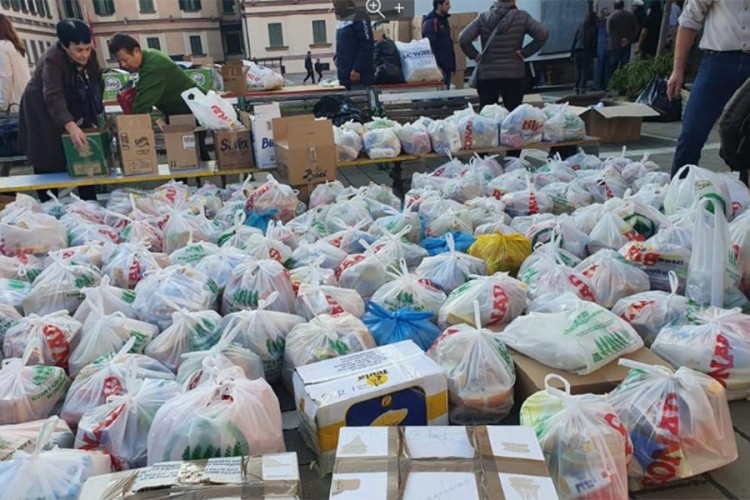 Građani Tirane pomažu ugroženim komšijama nakon zemljotresa