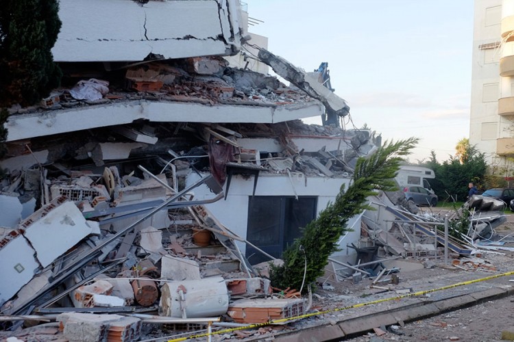 Ovako je izgledao hotel u Draču koji je zemljotres sravnio sa zemljom