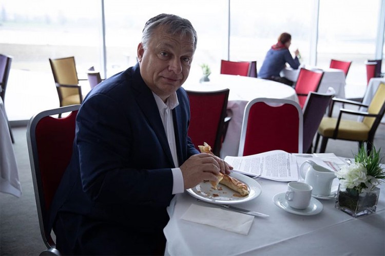 Orban svratio na burek