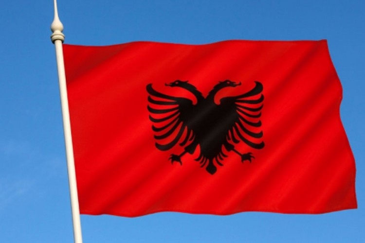 Albanska zastava na zgradi opštine Bujanovac