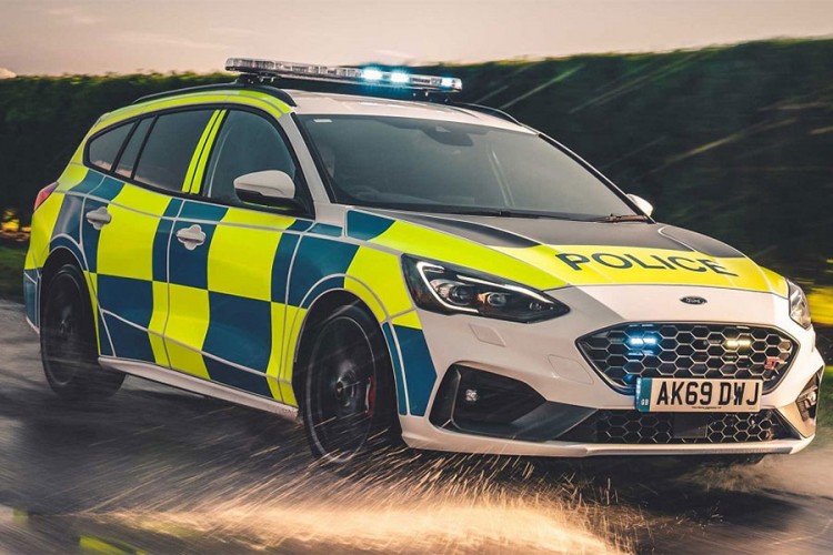 Ford Focus ST i Ranger Raptor pomažu britanskoj policiji
