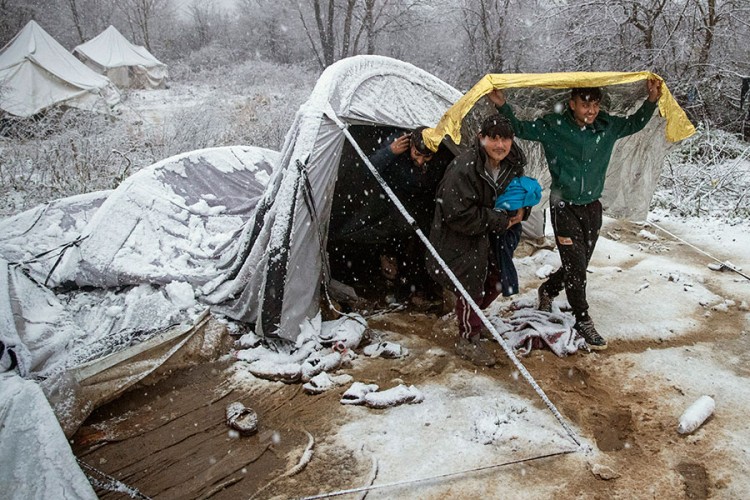 Migranti u Vučjaku odbijaju vodu i hranu