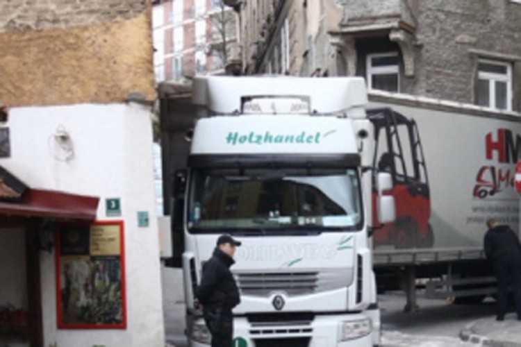 Ponovo se zaglavio kamion u Sarajevu: Ista ulica, samo drugi teretnjak