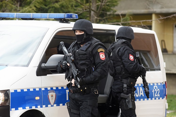 U akciji "Fleš" pronađena droga i oružje, dvoje uhapšenih