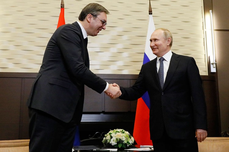 Putin i Vučić u Sočiju razmijenili poklone