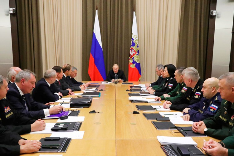 Putin: Rusija se protivi militarizaciji svemira