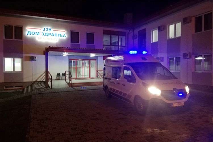 Dom zdravlja Bratunac kupio novo sanitetsko vozilo