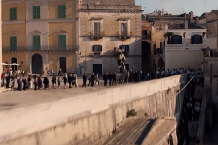 Ludi skok motorom u novom filmu o "Bondu" je zaista izveden
