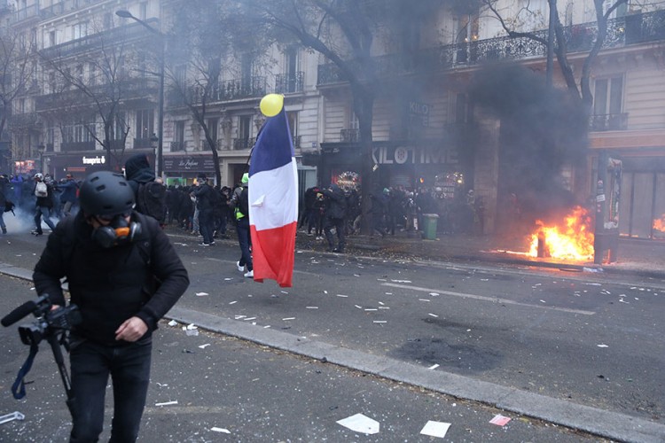 Protesti širom Francuske, sukobi demonstranata i policije