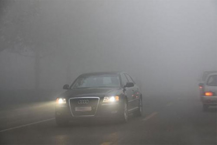 Poledica u višim predjelima, vidljivost smanjena zbog magle