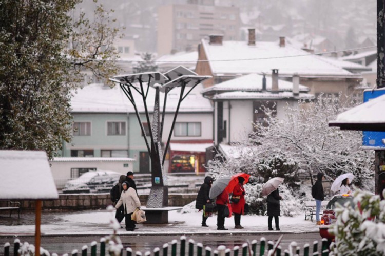 U Sarajevu pao industrijski snijeg