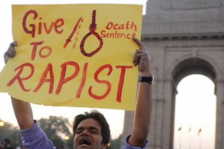 Umrla žrtva silovanja koju je grupa muškaraca zapalila