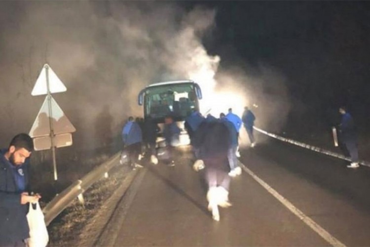 Zapalio se autobus fudbalera Radnika iz Bijeljine