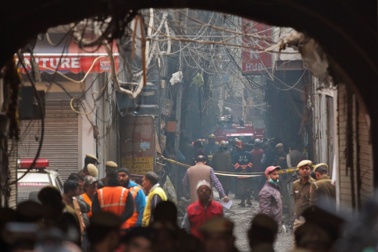 Požar u fabrici u Nju Delhiju, najmanje 43 mrtvih