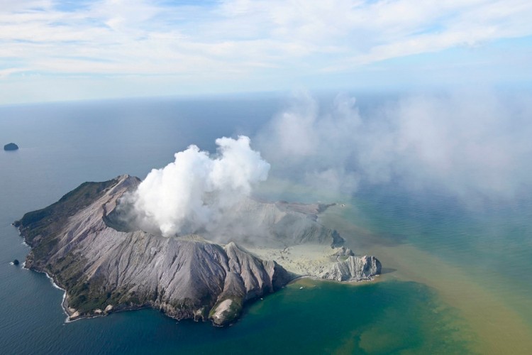 Vulkan na Novom Zelandu ne miruje, strahuju da nema više preživjelih