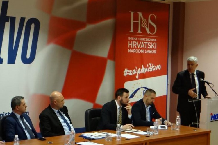 HDZ: Nećemo dozvoliti prebacivanje migranata na područje HNK