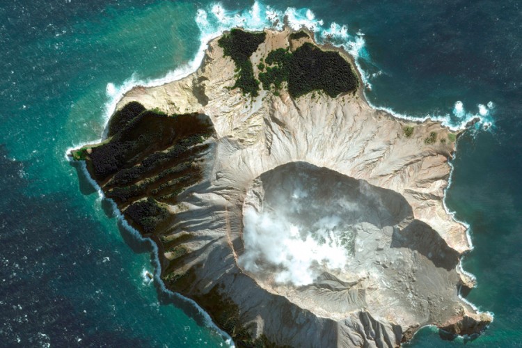 Najmanje pet mrtvih u erupciji vulkana na Novom Zelandu