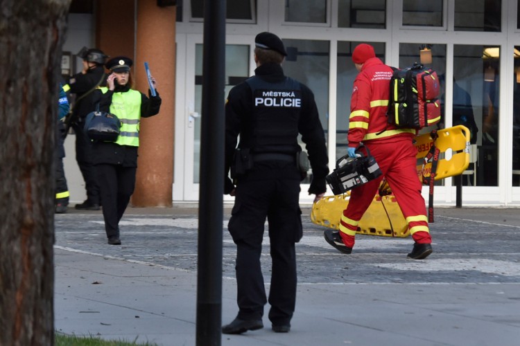 Ubio se muškarac koji je pucao u češkoj bolnici