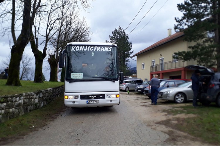 Prvi autobus s migrantima napustio Vučjak