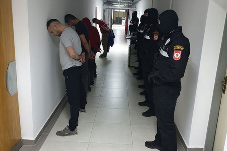 Racije u Banjaluci: Uhapšeno pet osoba, pronađen kokain