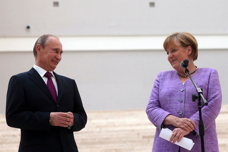 Merkelova i Putin razgovarali o transportu gasa