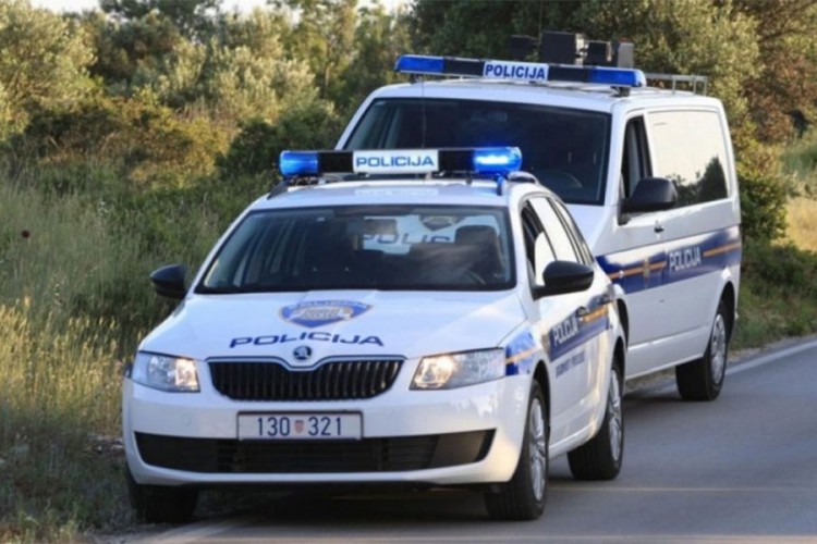 Nesreća u Hrvatskoj: Dvoje poginulo, troje povrijeđeno
