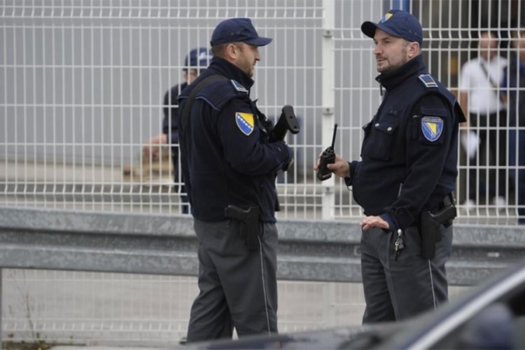 Na graničnim prelazima BiH uhapšeno pet osoba