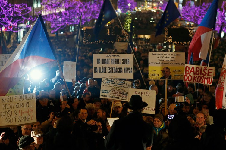 Novi protesti u Pragu, traže ostavku Babiša
