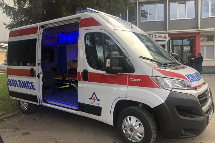 Dobojska bolnica dobila dva nova sanitetska vozila