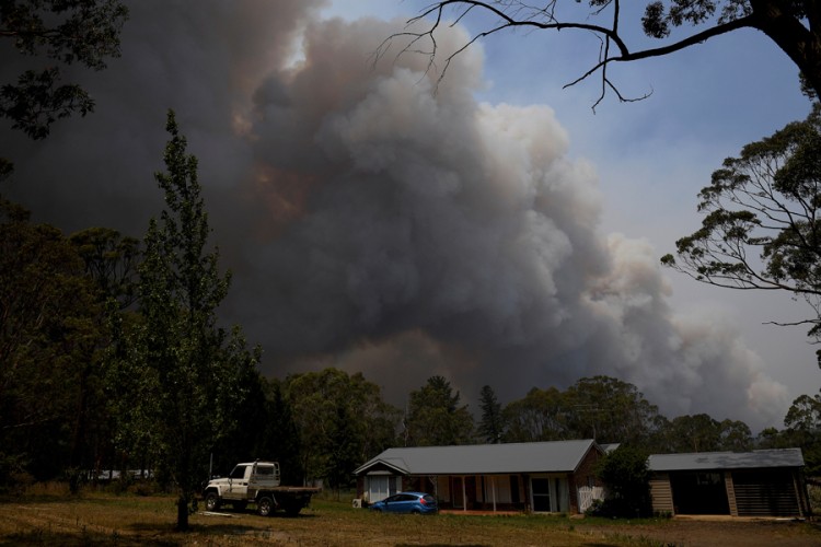 Gori oko Sidneja, vatra se otela kontroli
