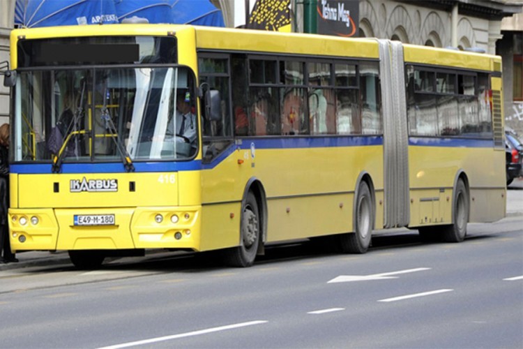 Migranti razbili staklo na autobusu u Sarajevu