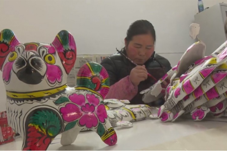 Kinezi prodaju šarene skulpture miševa