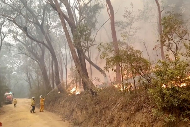 Australijski vatrogasci proveli božićni dan u borbi s požarima