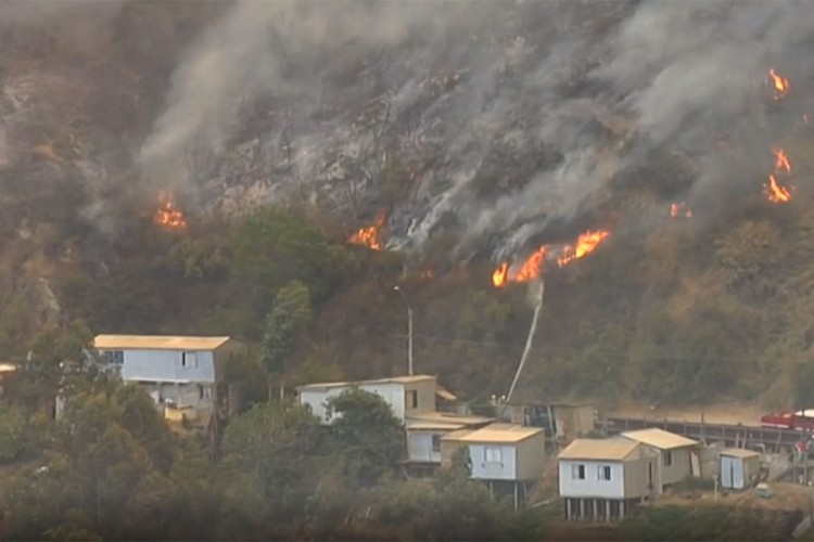 Podmetnuta vatra progutala 120 kuća u Čileu