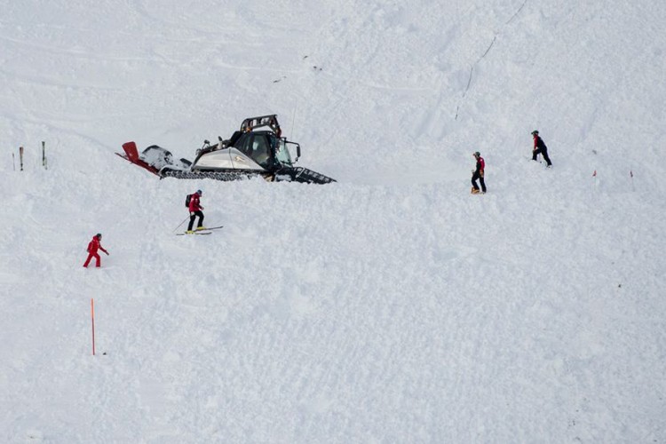 Traga se za skijašem koji je navodno pokrenuo lavinu, objavljeni snimci